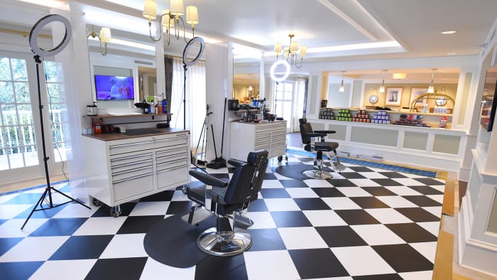 nba-barbershop-bubble-inside